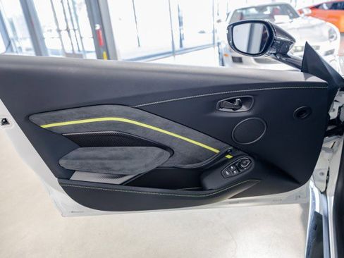 Used 2023 Aston Martin V8 Vantage Coupe RWD image 24