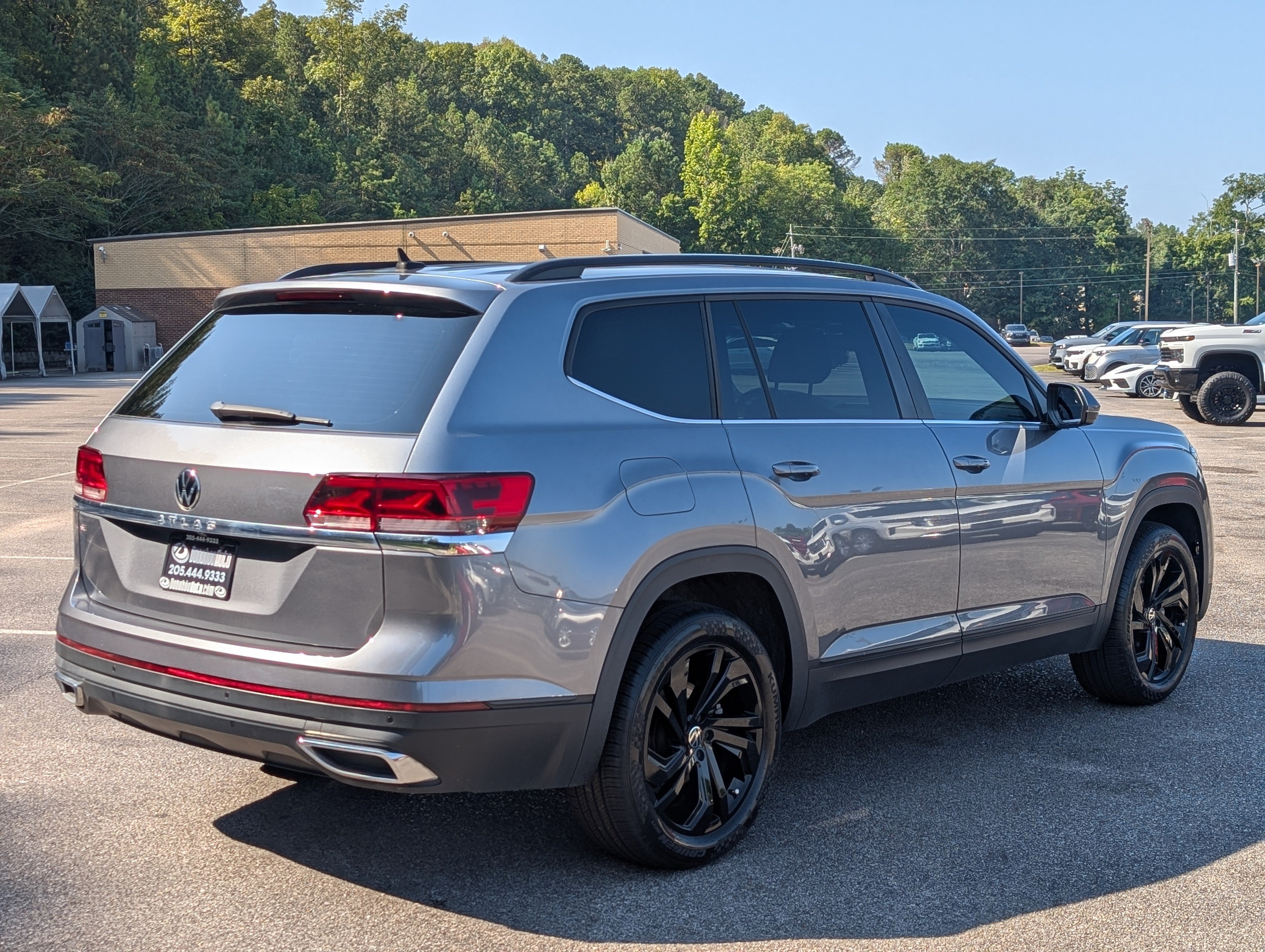 Used 2023 Volkswagen Atlas SE w/ Black Wheel Package FWD image 9
