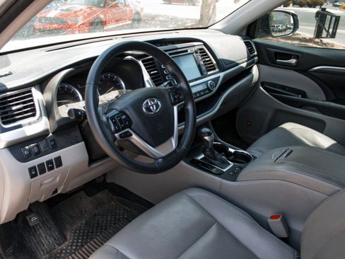 Used 2018 Toyota Highlander Limited AWD/4WD image 7