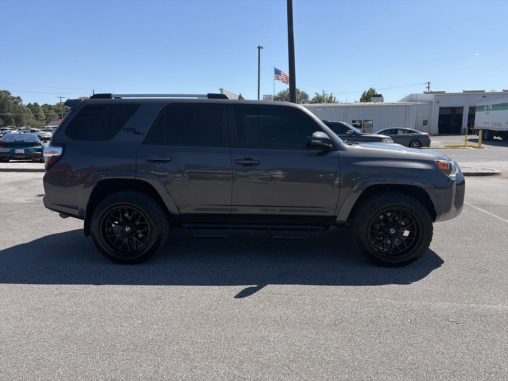 Used 2018 Toyota 4Runner TRD Off-Road Premium AWD/4WD image 8