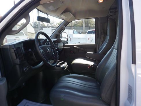 Used 2023 GMC Savana 2500 w/ Driver Convenience Package image 14