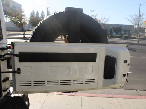 Used 2017 Jeep Wrangler Unlimited Sahara image 21