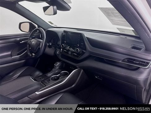 Used 2021 Toyota Highlander XSE image 30