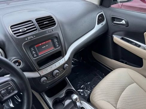 Used 2017 Dodge Journey SXT w/ Comfort/Convenience Group FWD image 21