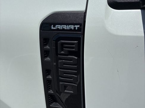 Used 2023 Ford F250 Lariat w/ Lariat Ultimate Package AWD/4WD image 8