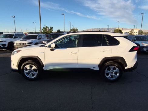 Used 2019 Toyota RAV4 LE w/ Carpet Mat Package AWD/4WD image 9