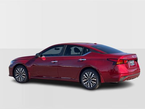 New 2025 Nissan Altima 2.5 SV image 3