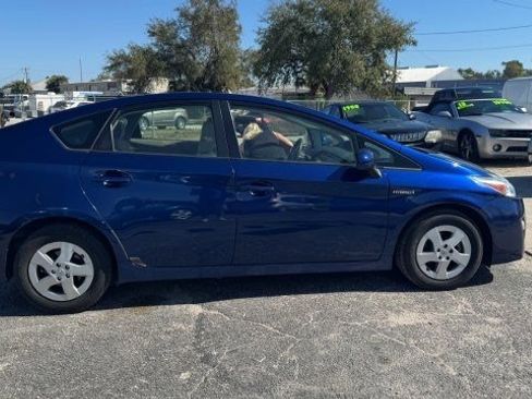 Used 2011 Toyota Prius Three image 2