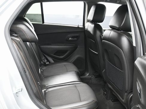 Used 2019 Chevrolet Trax LT w/ LT Convenience Package image 29