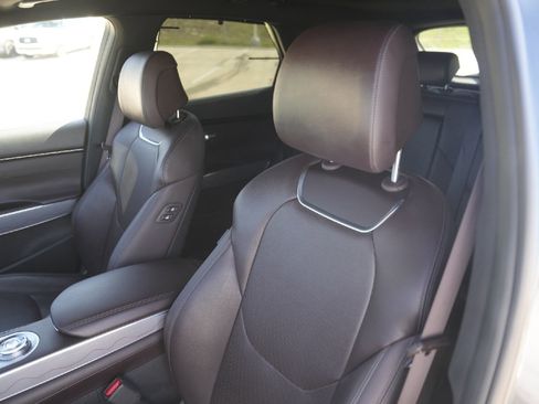 Used 2022 Genesis GV70 2.5T w/ Advanced Package image 10