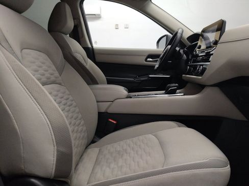 Used 2022 Nissan Pathfinder SV image 21