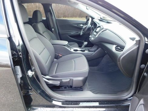 Used 2025 Chevrolet Malibu RS image 17