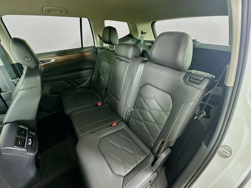 Used 2025 Volkswagen Atlas SE AWD/4WD image 34