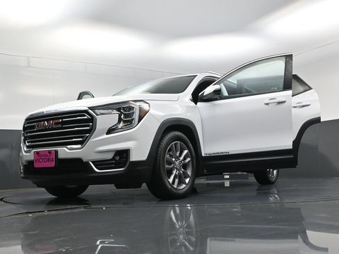 Used 2024 GMC Terrain SLT image 29