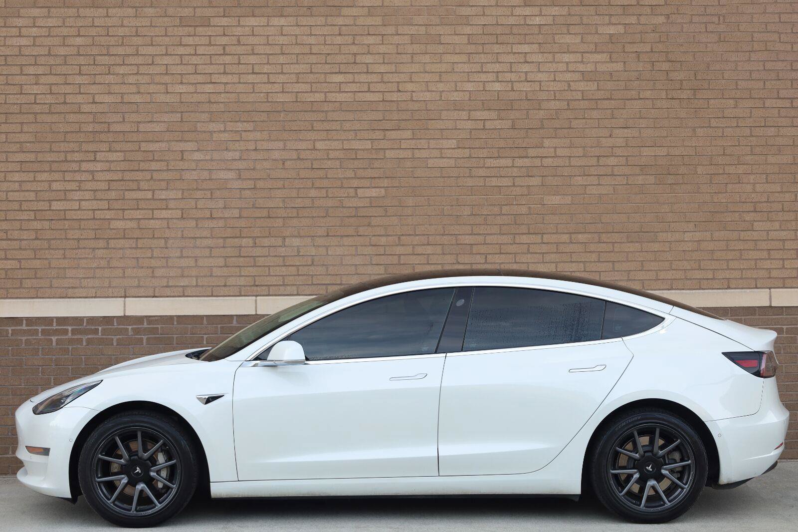 Used 2020 Tesla Model 3 Standard Range Plus RWD image 2