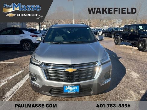 Used 2023 Chevrolet Traverse LT w/ Rear Camera Mirror Package image 5