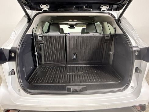 Certified 2025 Toyota Highlander Limited image 30