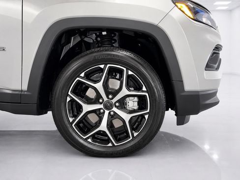 Used 2025 Jeep Compass Limited w/ Sun & Sound Group AWD/4WD image 6