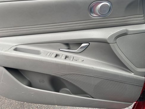 Used 2022 Hyundai Elantra SEL w/ Convenience Package image 19