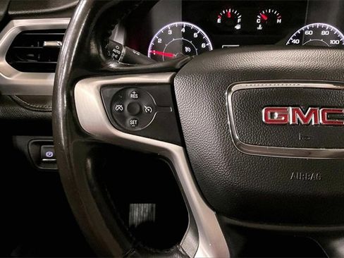Used 2019 GMC Acadia SLE image 18