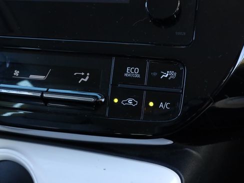 Used 2016 Toyota Prius Two image 11