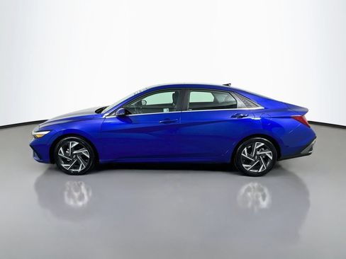 Used 2025 Hyundai Elantra Limited FWD image 8