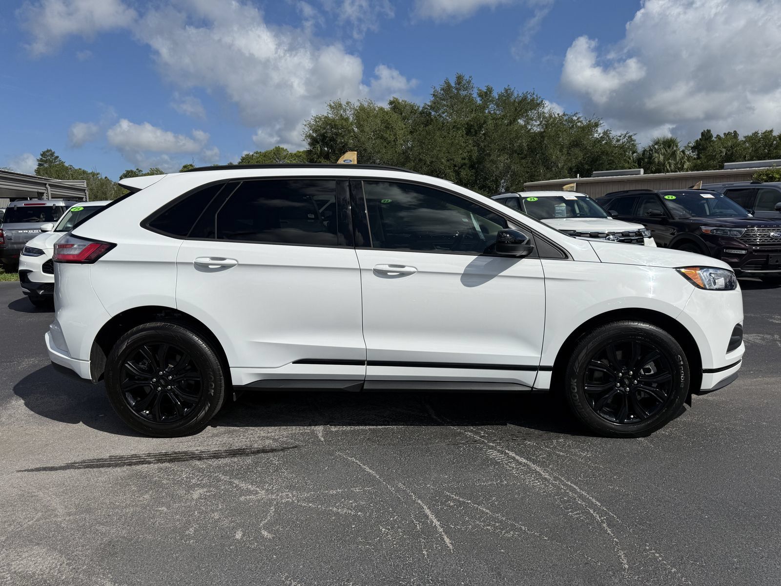 Certified 2024 Ford Edge SE w/ Black Appearance Package AWD/4WD image 3
