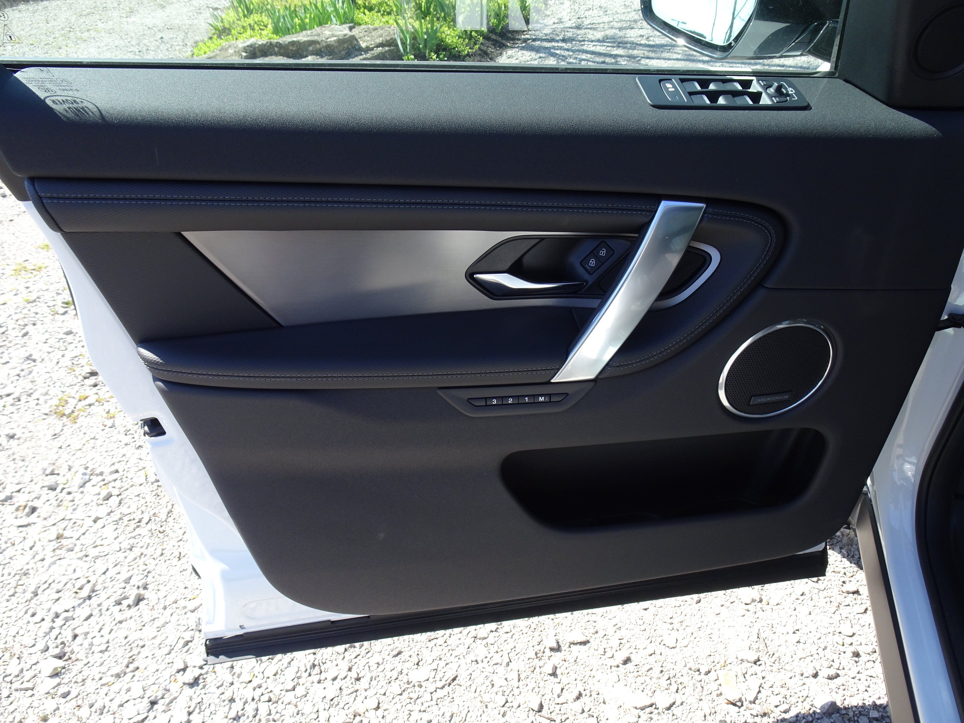 Certified 2025 Land Rover Discovery Sport Dynamic SE AWD/4WD image 13