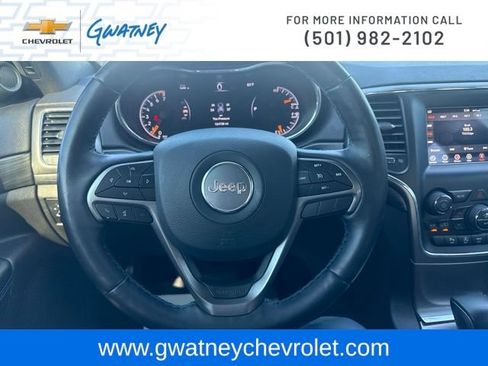 Used 2019 Jeep Grand Cherokee Laredo AWD/4WD image 16