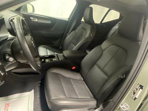 Used 2025 Volvo XC40 B5 Core image 11