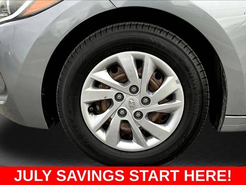 Used 2018 Hyundai Elantra SE FWD image 38