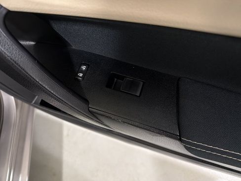 Used 2016 Toyota Corolla LE FWD image 38