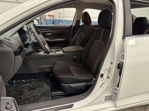 Used 2025 Nissan Sentra SV w/ All-Weather Package image 4