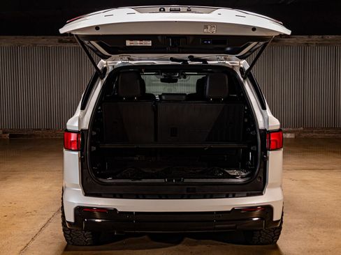 Used 2024 Toyota Sequoia Platinum image 9