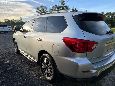 Used 2020 Nissan Pathfinder SL AWD/4WD image 8