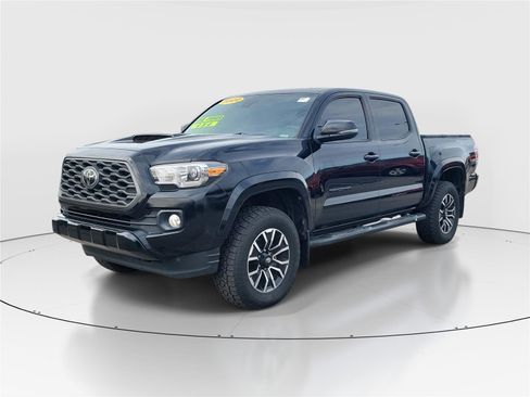 Used 2020 Toyota Tacoma TRD Sport image 2