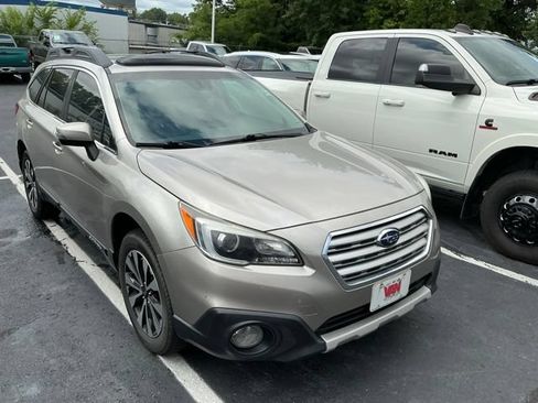Used 2017 Subaru Outback 2.5i Limited AWD/4WD image 3
