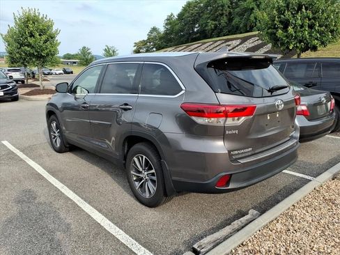 Certified 2019 Toyota Highlander XLE AWD/4WD image 3