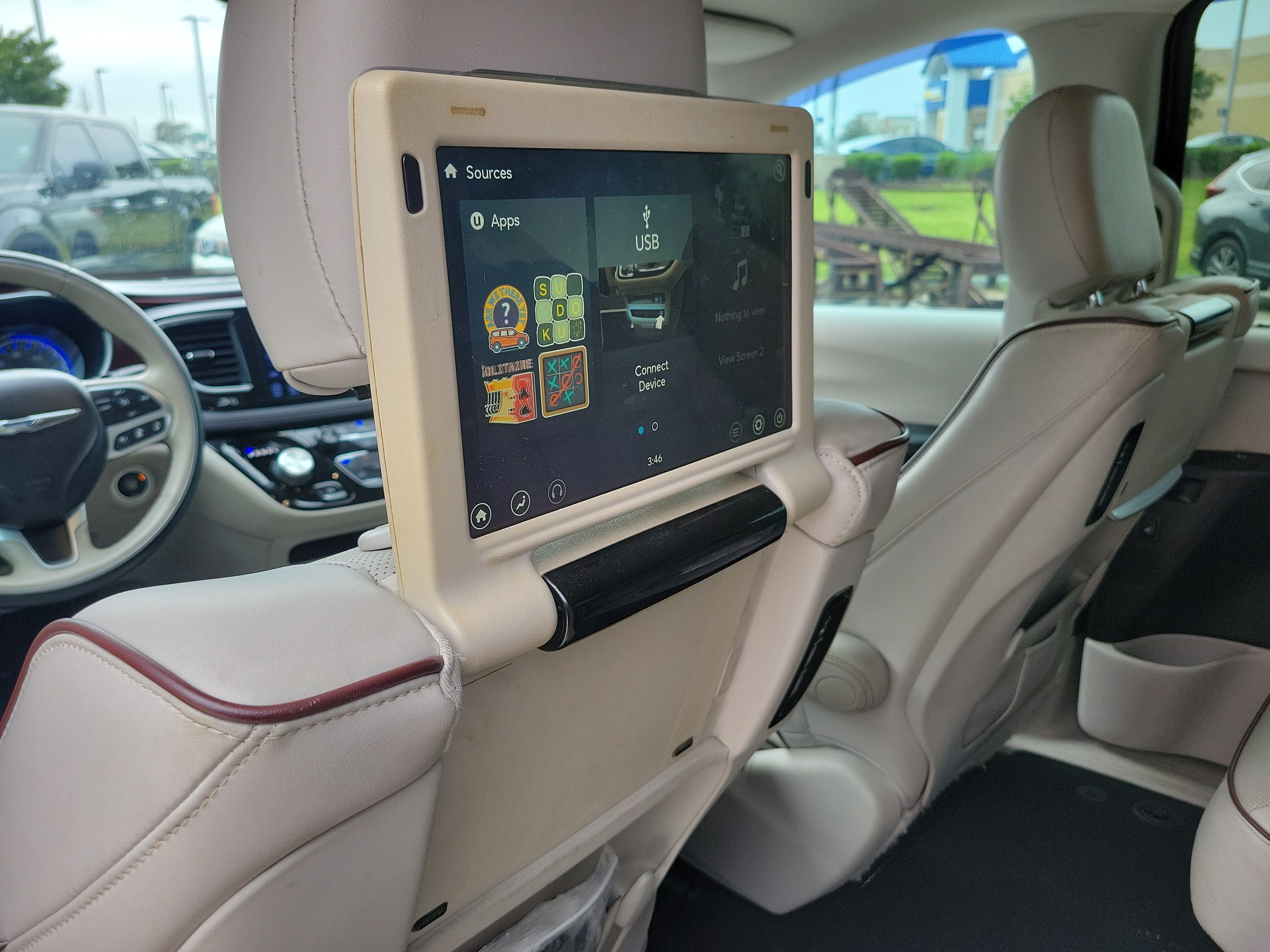 Used 2017 Chrysler Pacifica Limited w/ UConnect Theater Package FWD image 15