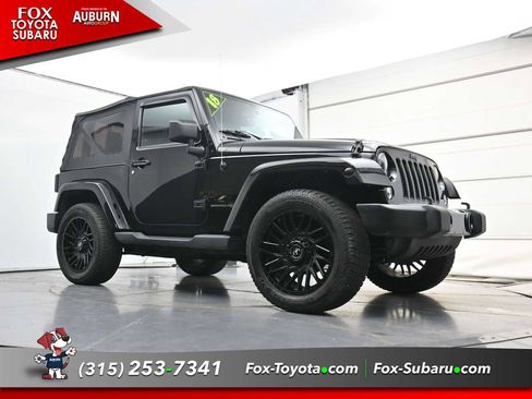 Used 2018 Jeep Wrangler Sahara w/ Dual Top Group AWD/4WD image 22