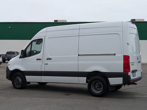 Used 2019 Freightliner Sprinter 2500 image 5