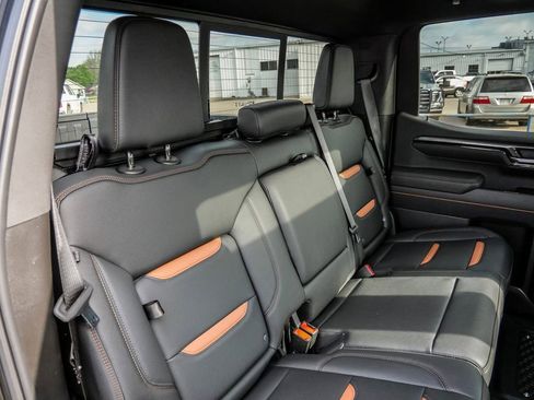 Used 2025 GMC Sierra 1500 AT4 w/ Technology Package AWD/4WD image 24