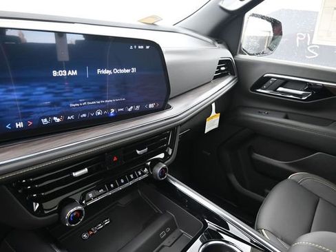 New 2026 Chevrolet Suburban Premier AWD/4WD image 24