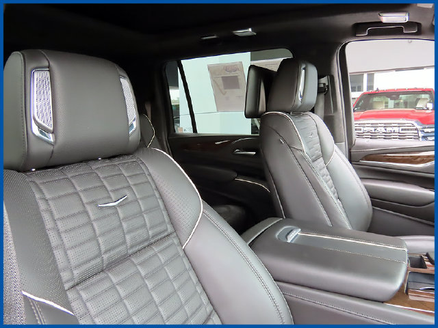 Used 2024 Cadillac Escalade ESV Sport Platinum w/ LPO, ONYX Package AWD/4WD image 9