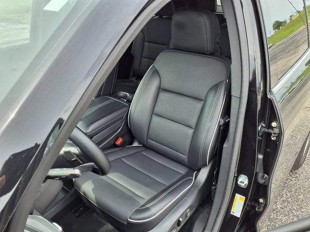 Used 2025 Buick Enclave Preferred AWD/4WD image 26