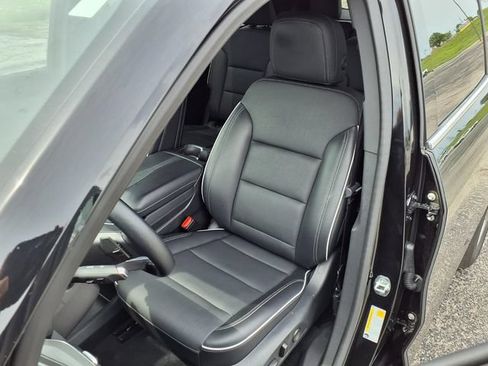 Used 2025 Buick Enclave Preferred AWD/4WD image 26