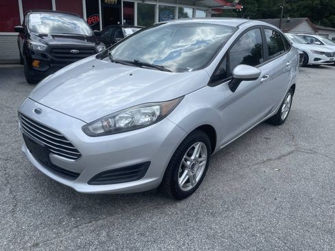 Used 2019 Ford Fiesta SE FWD image 3