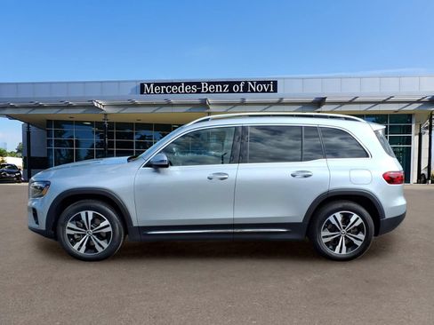 Used 2025 Mercedes-Benz GLB 250 4MATIC image 2