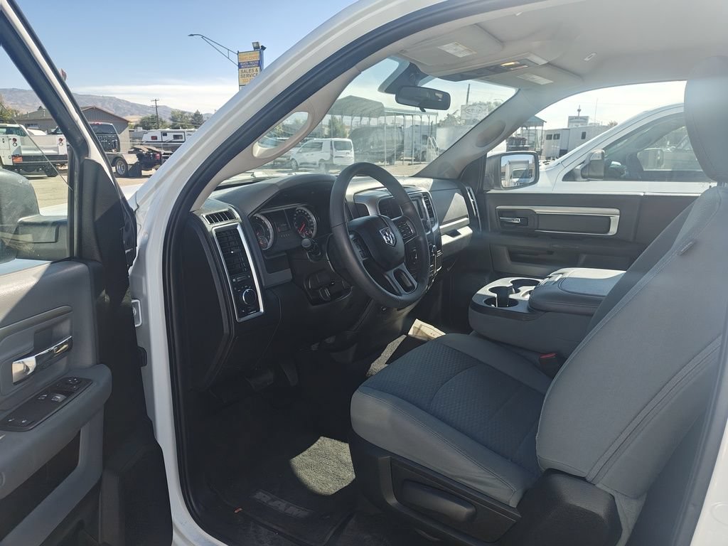 Used 2019 RAM 1500 Classic SLT AWD/4WD image 9