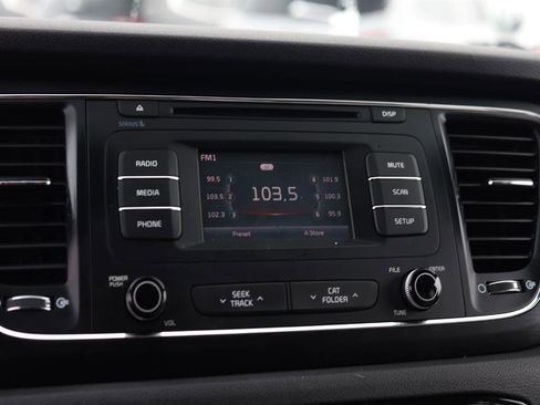 Used 2017 Kia Sedona LX image 12